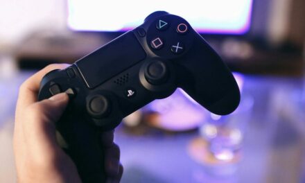 235 Unique Names for Girls & 243 Unique Names for Boys: A Compelling List of Unique Names for Gamers