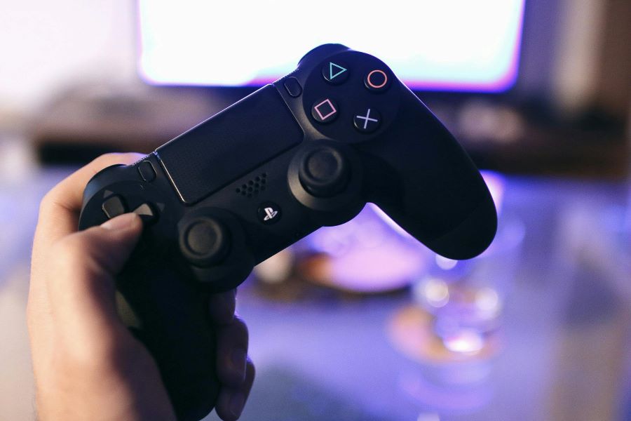 235 Unique Names for Girls & 243 Unique Names for Boys: A Compelling List of Unique Names for Gamers